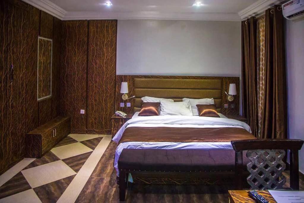 E-Suite Hotel Абуджа Екстериор снимка