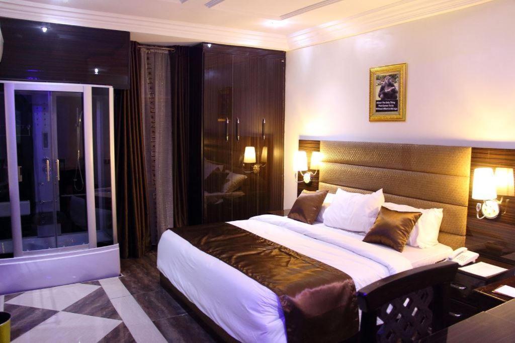 E-Suite Hotel Абуджа Екстериор снимка
