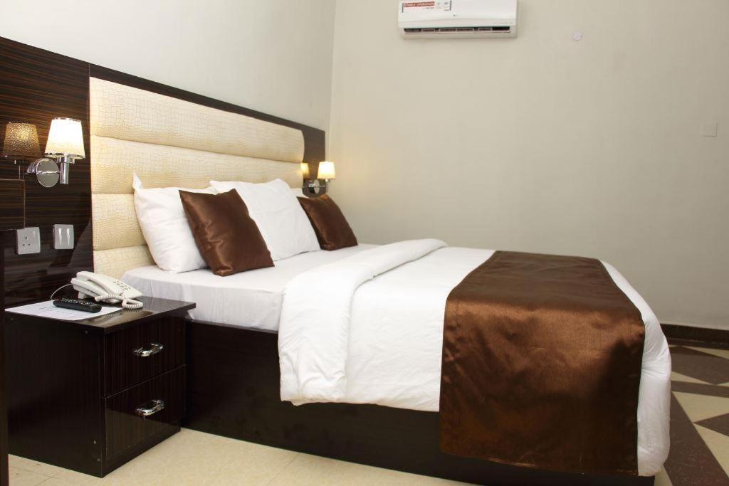 E-Suite Hotel Абуджа Екстериор снимка