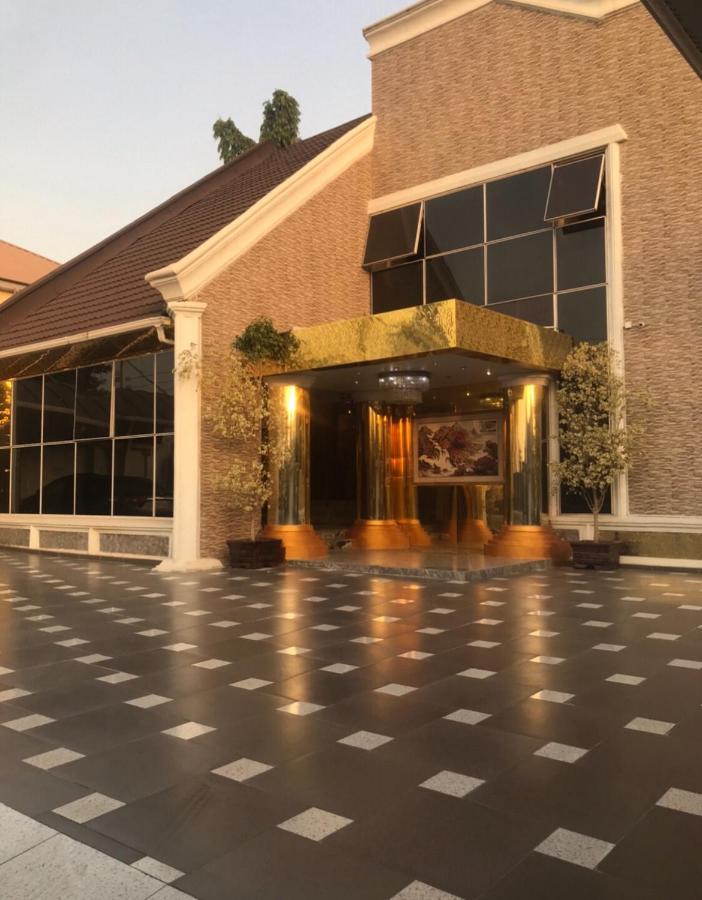 E-Suite Hotel Абуджа Екстериор снимка